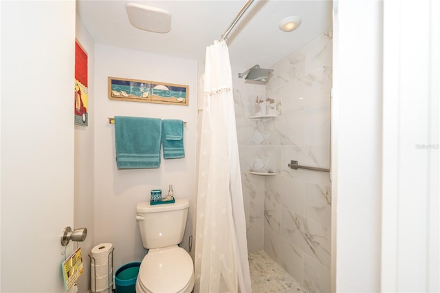 bathroom featuring curtained shower and toilet