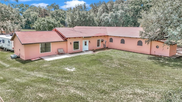 view of front of property with a front yard