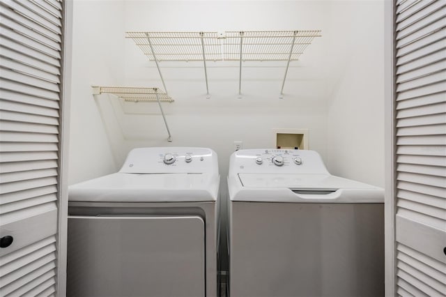 laundry room with washing machine and dryer