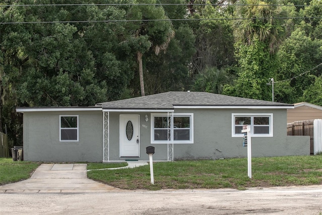 view of front of home featuring a front lawn