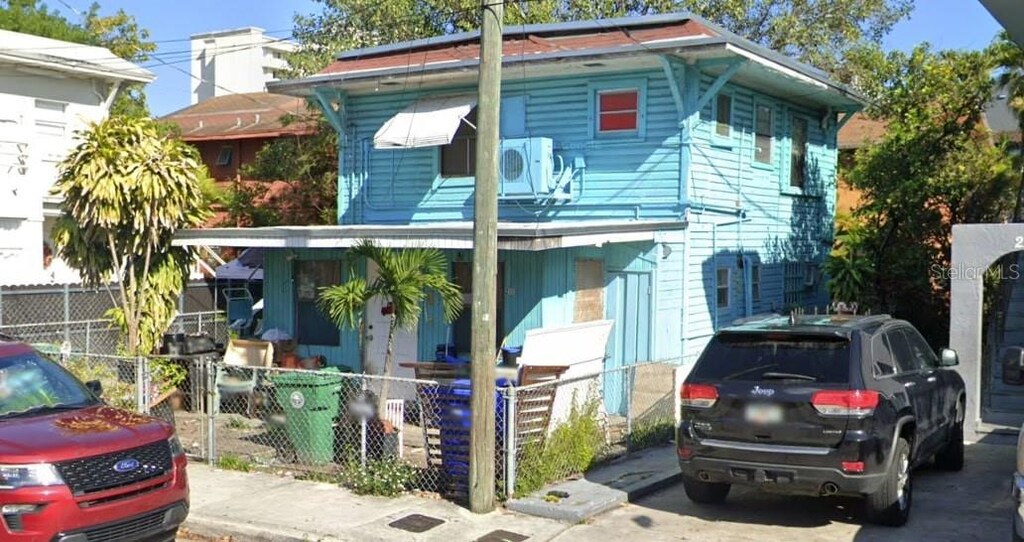 211 SW 9th Ave, Miami, FL 33130 - view of front of home featuring a porch, a fenced front yard, and ac unit