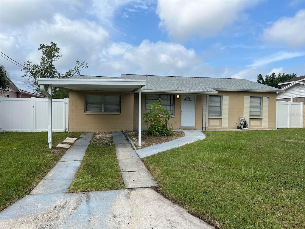 view of front of property with a front yard