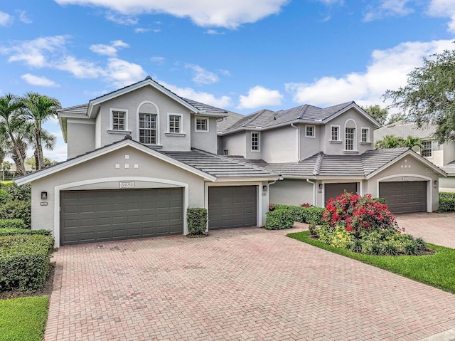 view of front property featuring a garage