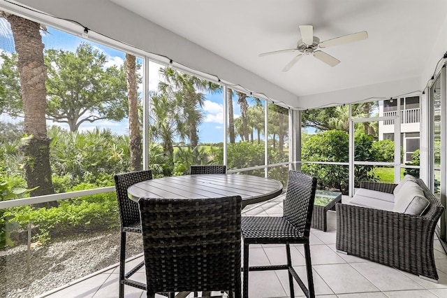 sunroom / solarium featuring ceiling fan