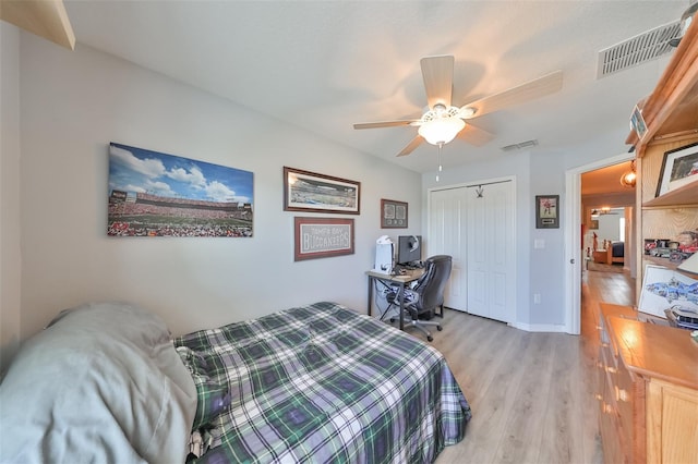 bedroom featuring ceiling fan, light hardwood / wood-style floors, and a closet