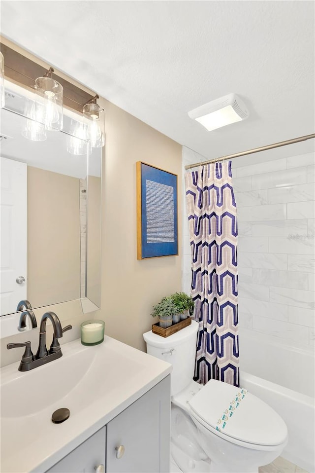 full bathroom with shower / bath combo with shower curtain, vanity, and toilet