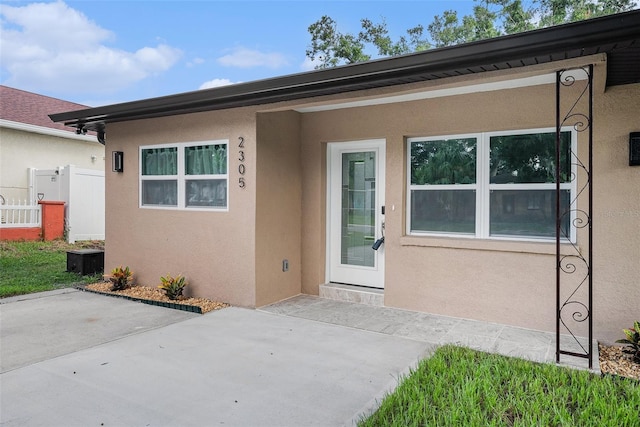 view of front of house with a patio area