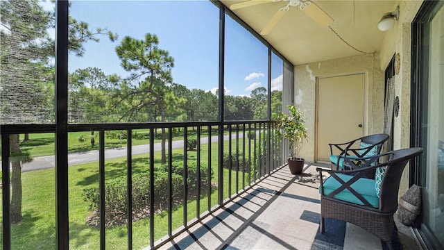 sunroom featuring ceiling fan