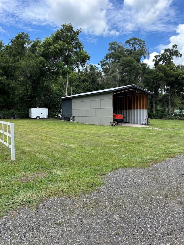 view of yard with a carport