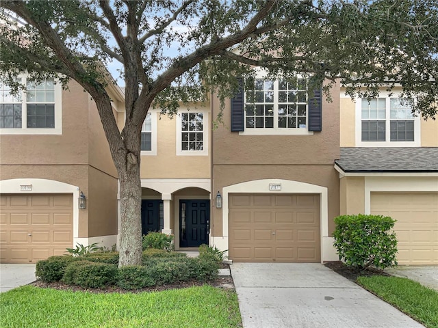 townhome / multi-family property featuring a garage