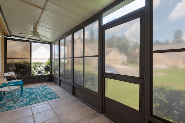 sunroom featuring ceiling fan