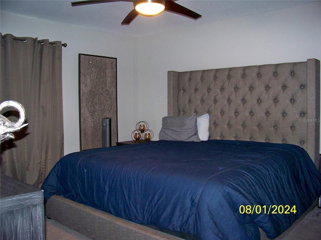 bedroom with ceiling fan