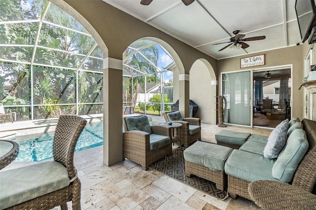 sunroom with ceiling fan