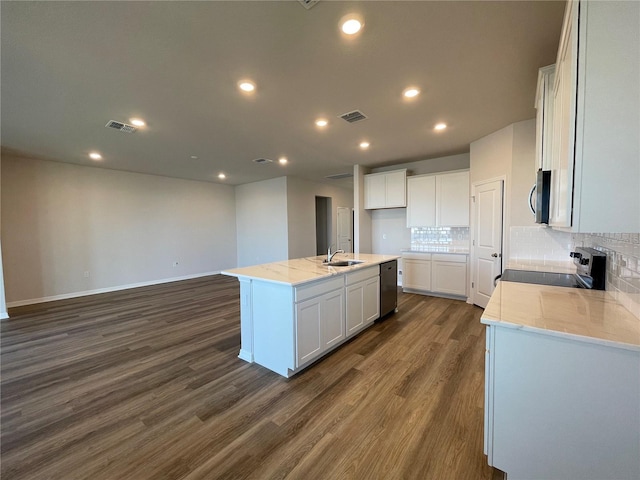 kitchen with a kitchen island with sink, white cabinets, sink, dark hardwood / wood-style floors, and stainless steel appliances