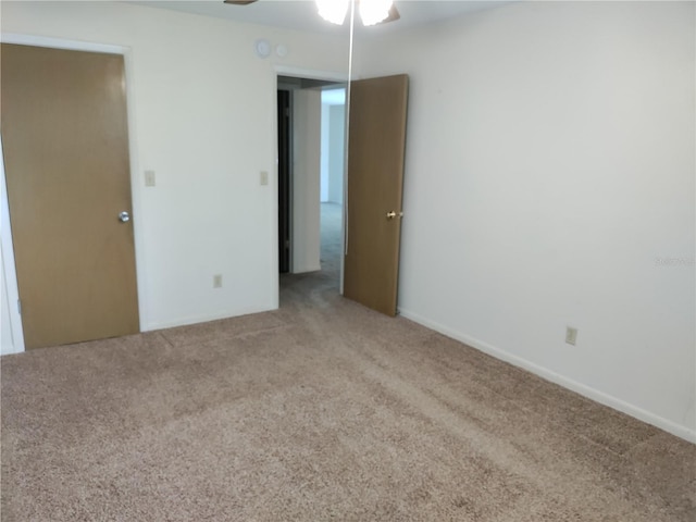 unfurnished room with carpet floors and ceiling fan