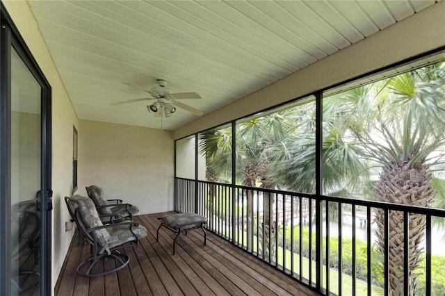 sunroom featuring a ceiling fan