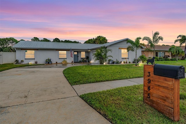 single story home with a lawn