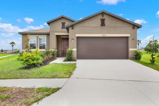 view of front of home featuring a front yard and a garage