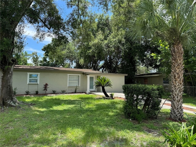 single story home featuring a front yard