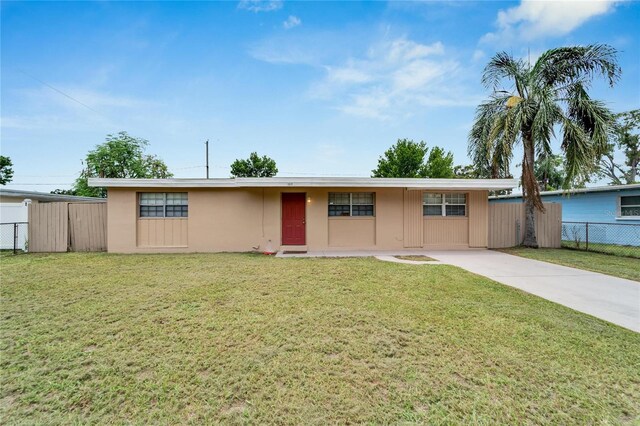 single story home with a front yard