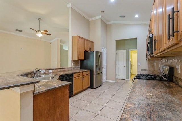 kitchen with light tile patterned floors, kitchen peninsula, ceiling fan, appliances with stainless steel finishes, and sink