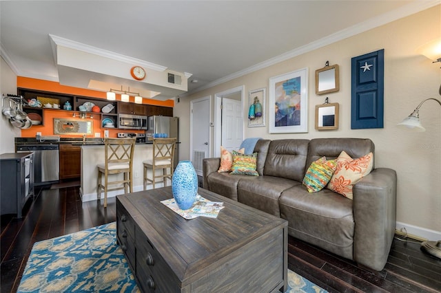 living area with dark wood-type flooring, visible vents, crown molding, and baseboards