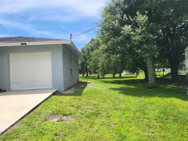 view of yard with a garage