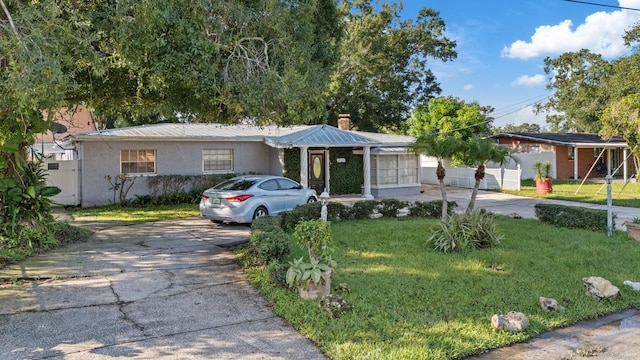 ranch-style home featuring a front yard