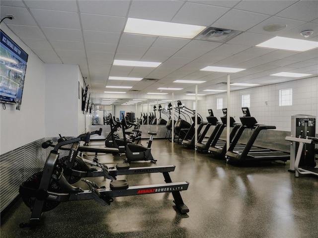 exercise room featuring visible vents and a drop ceiling