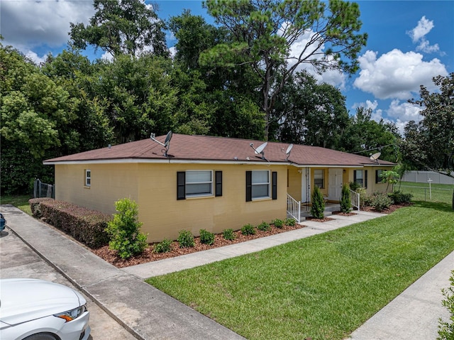 ranch-style home with a front yard