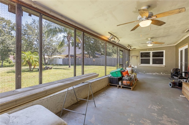 sunroom / solarium featuring ceiling fan