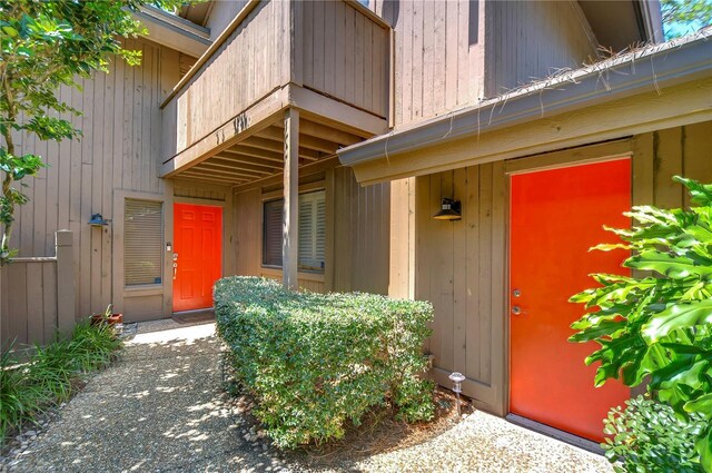 entrance to property featuring a balcony