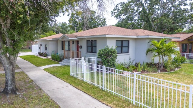 single story home featuring a front lawn