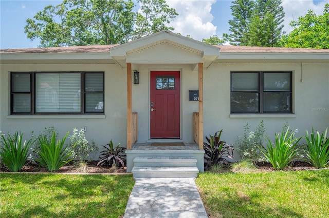 property entrance featuring a yard