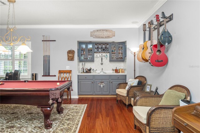 rec room with dark hardwood / wood-style floors, indoor wet bar, crown molding, and billiards