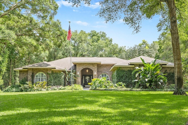 view of front of home with a front lawn