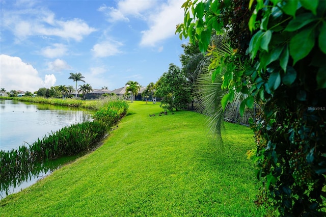 view of yard featuring a water view