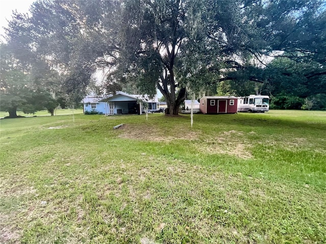 view of yard with a shed