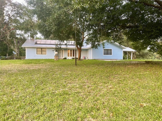 view of front of house featuring solar panels and a front yard