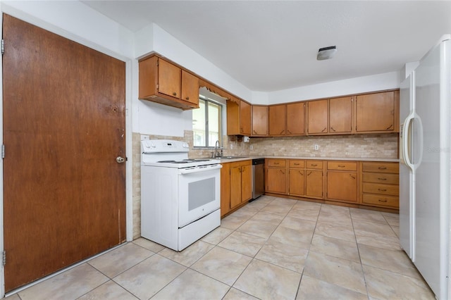 kitchen featuring sink, tasteful backsplash, light tile patterned floors, and white appliances