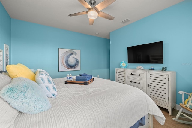 bedroom with ceiling fan