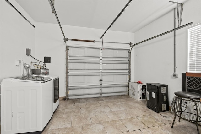 garage with washer / clothes dryer