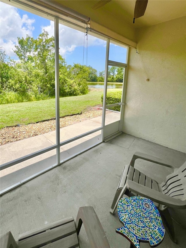 761 Tremont Greens Ln Unit 61, Sun City Center, FL 33573 - sunroom / solarium featuring a water view and a ceiling fan