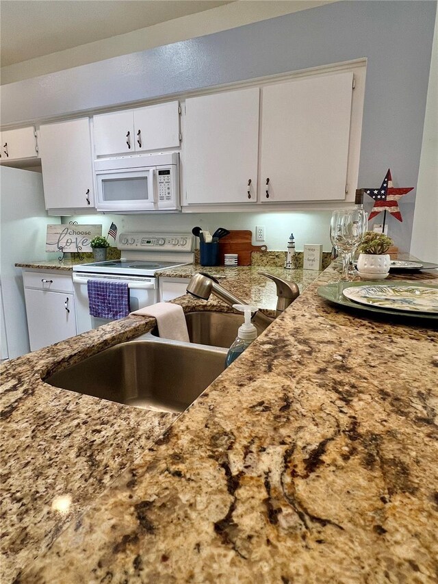 761 Tremont Greens Ln Unit 61, Sun City Center, FL 33573 - kitchen featuring a sink, white appliances, light stone counters, and white cabinets