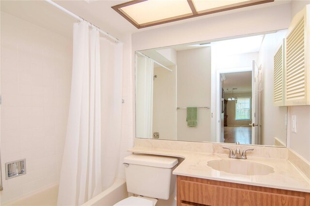 full bathroom with shower / tub combo with curtain, vanity, and toilet