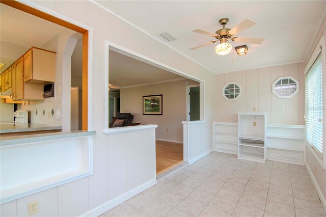 kitchen with ceiling fan, a healthy amount of sunlight, light hardwood / wood-style floors, and crown molding