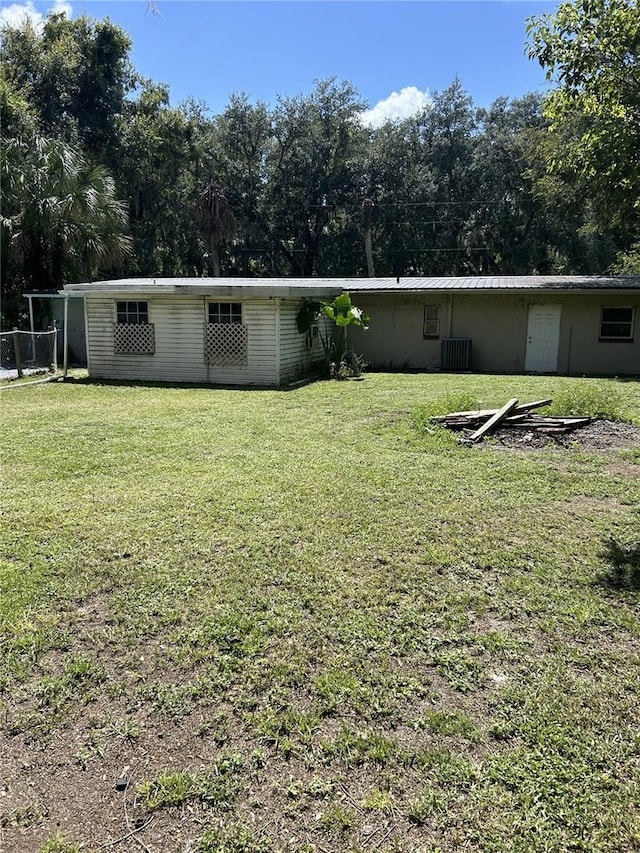 exterior space featuring a front yard