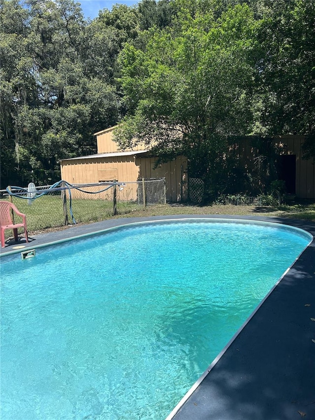 view of swimming pool