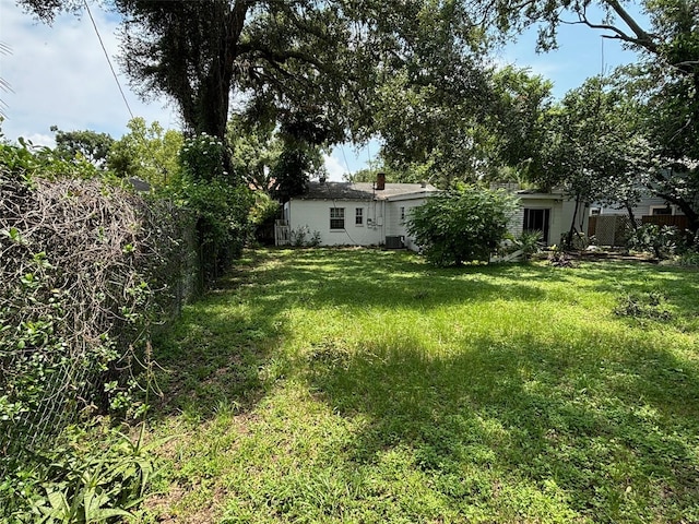 view of yard featuring cooling unit