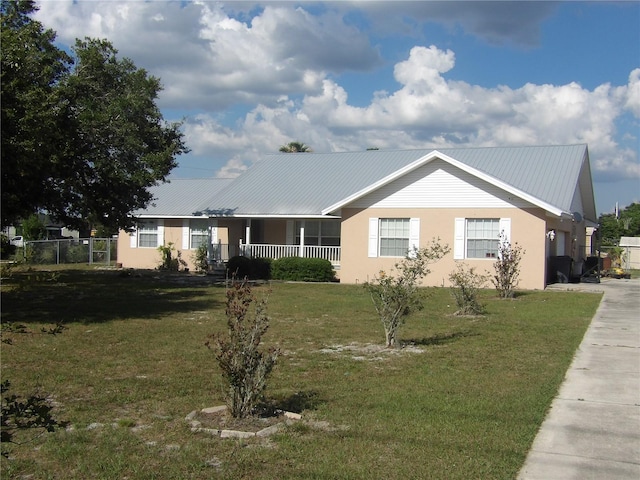 single story home featuring covered porch and a front lawn